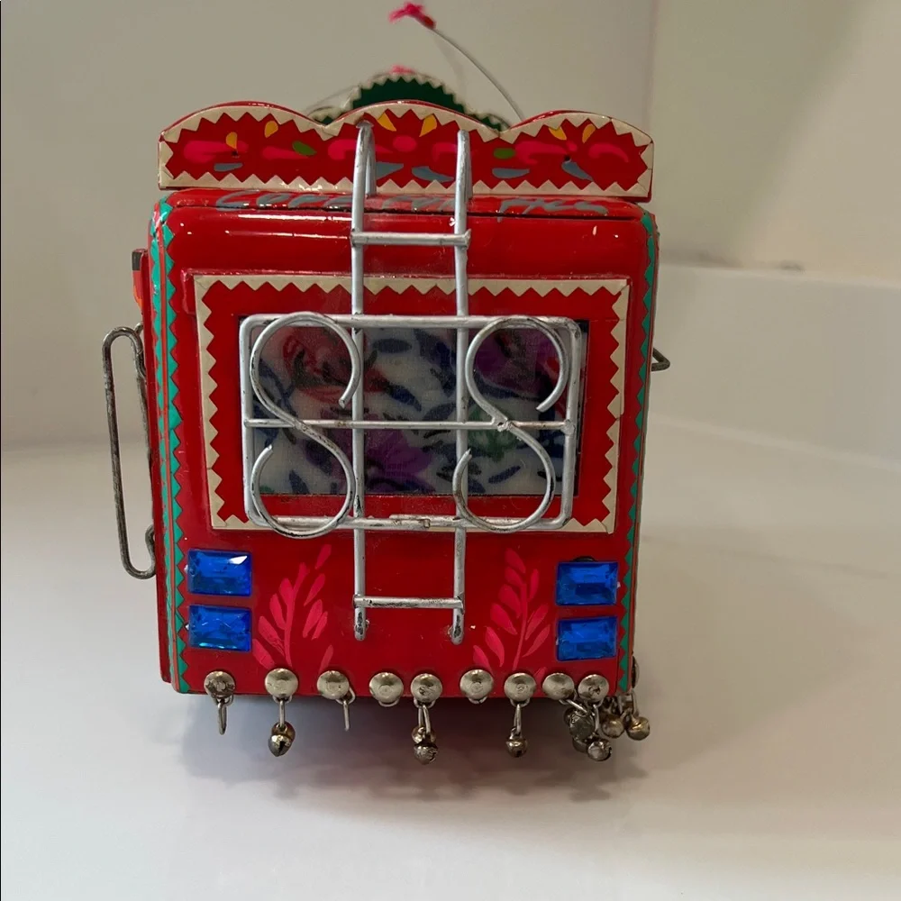 Hand-Painted wooden Decorative Pakistani Truck - Picture 6 of 9